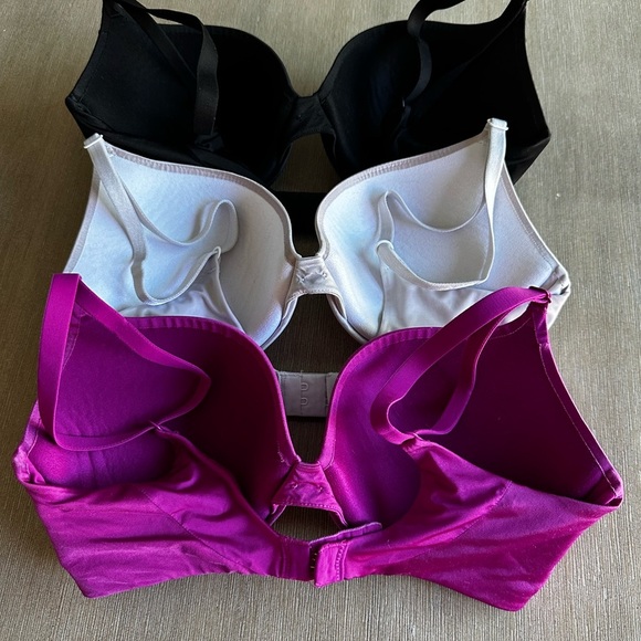 So obsessed /very sexy push-up Victoria's Secret Black, White, and Pink Bra Trio - Picture 6 of 9